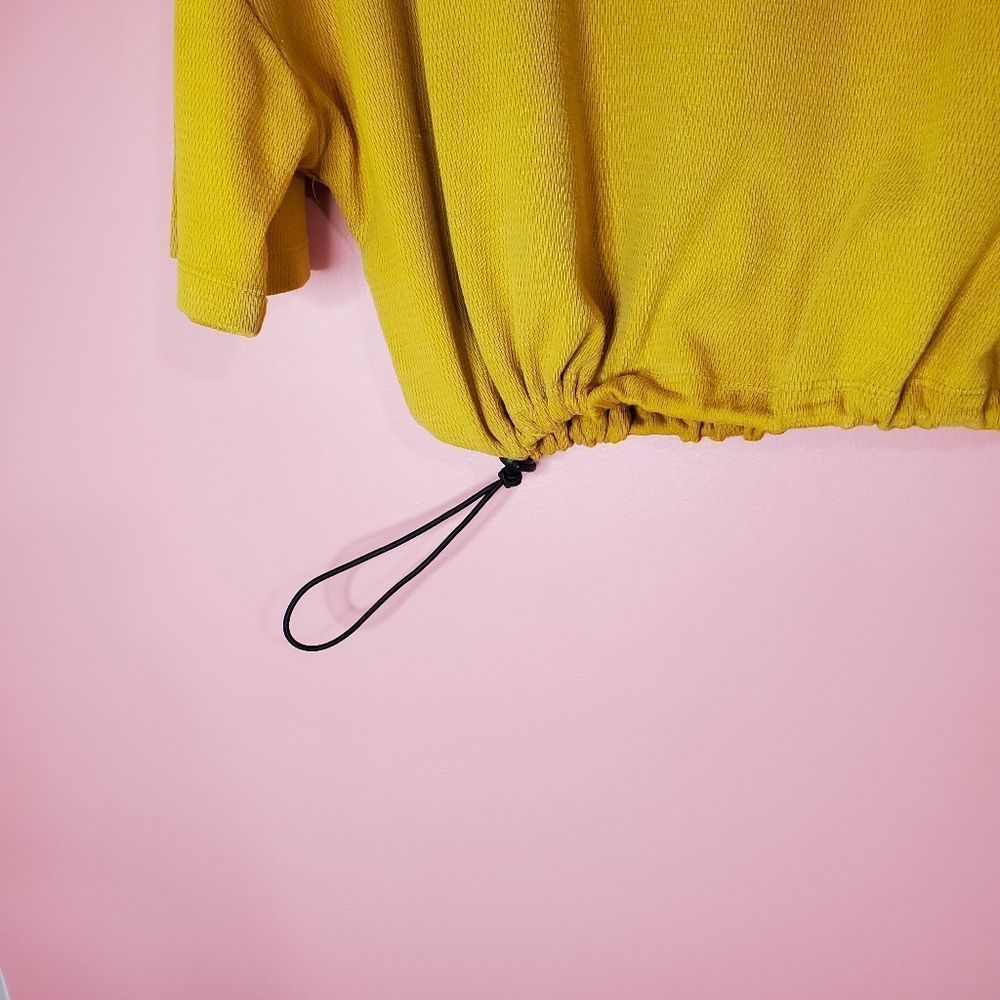 Drawstring Sinched Boxy and Flowy Crop Top - Picture 4 of 4